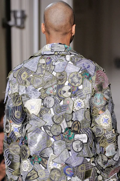Look 27